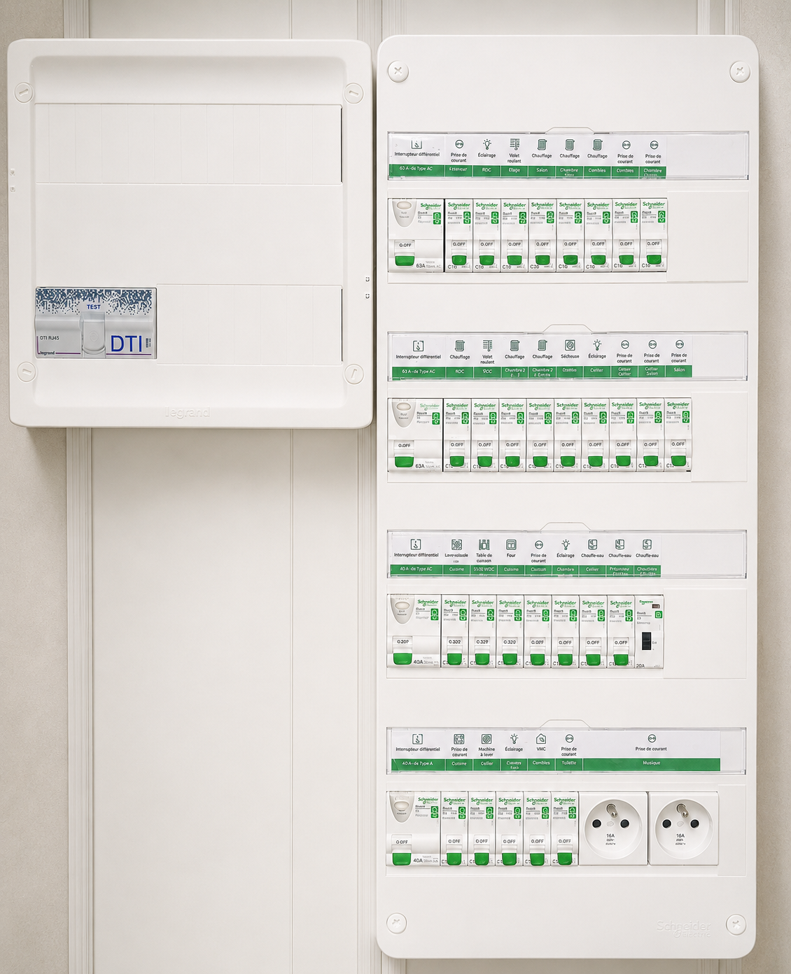 Électricien à Brest — tableau électrique finalisé et étiqueté avec coffret de communication